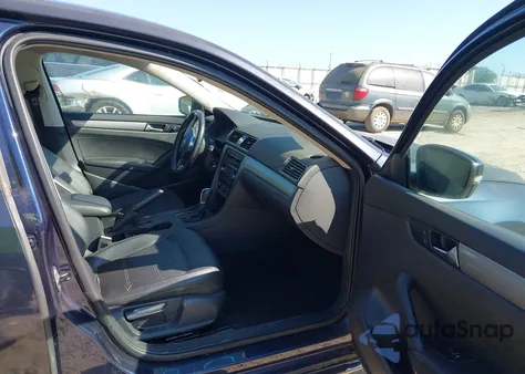 2014 Volkswagen Passat 1.8T Wolfsburg Edition из США, поврежденный, VIN 1VWAT7A37EC063824